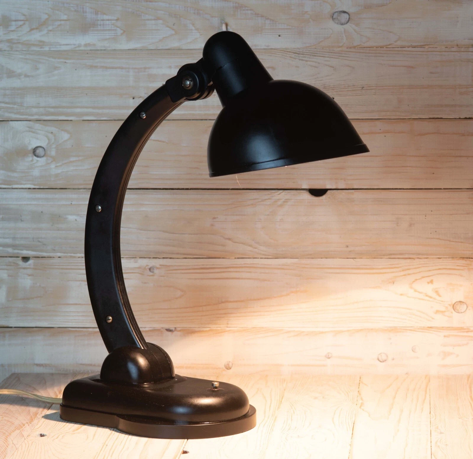 Desk lamp