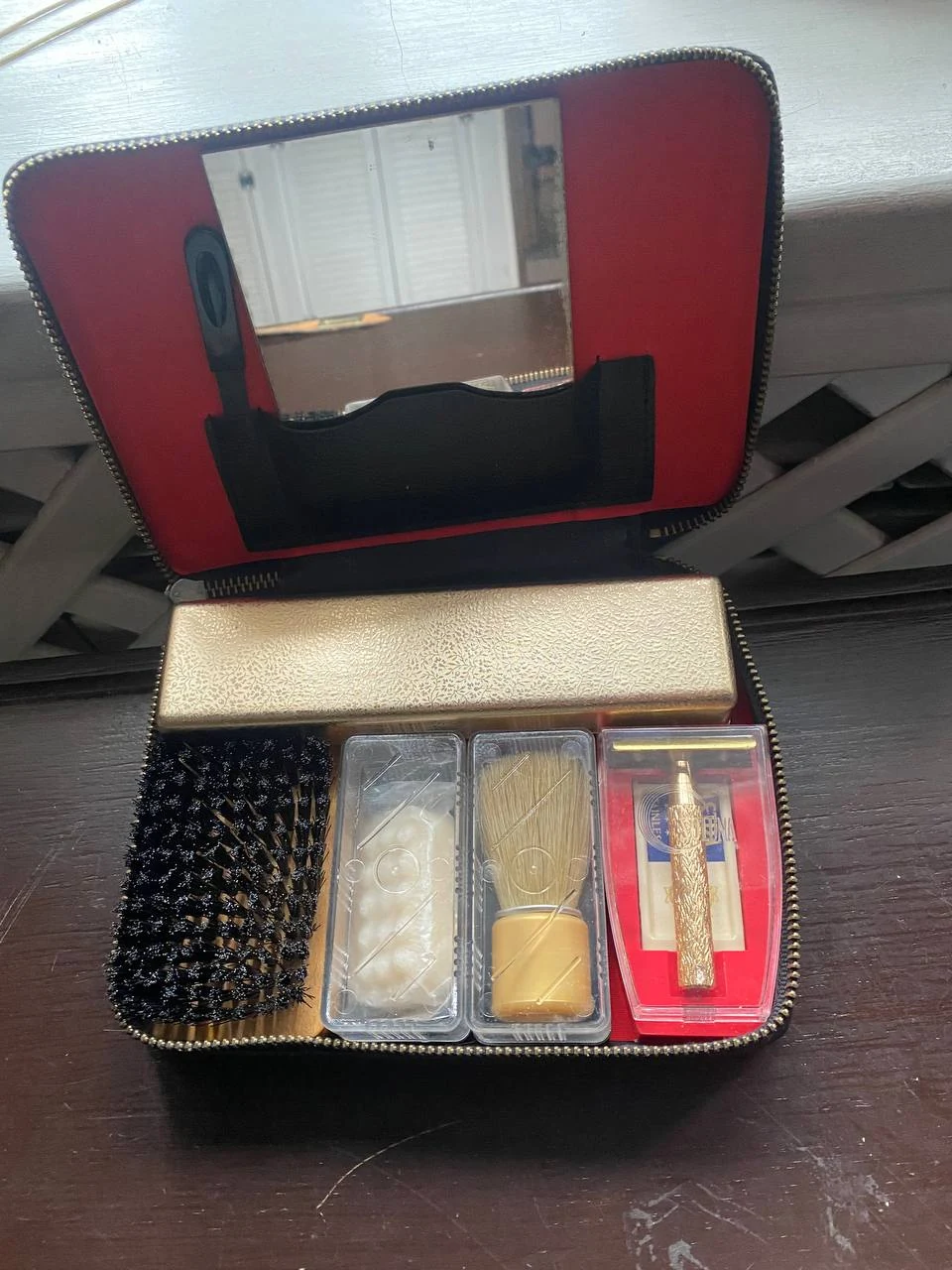 Travel grooming kit